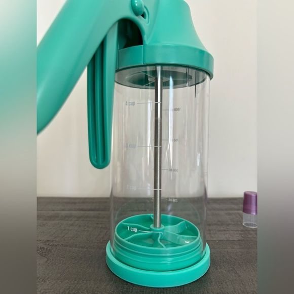 Pampered Chef Kitchen Pamperedchef Batter Mixer Dispenser Excellent